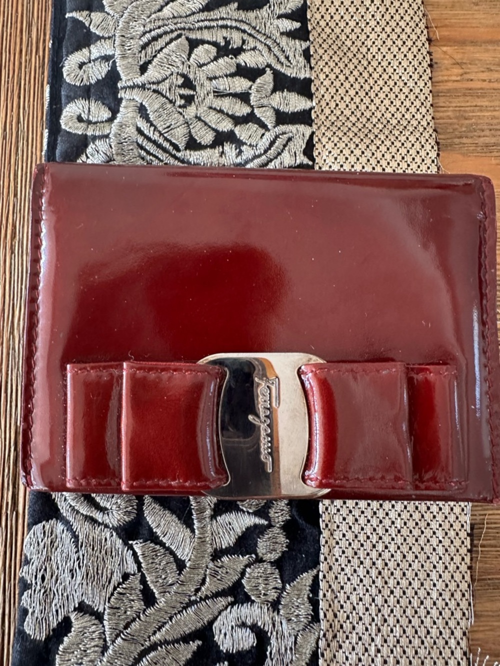 Retro Salvatore Ferragamo Red Patent Leather Card Holder with Bow Accent - Picture 2 of 9